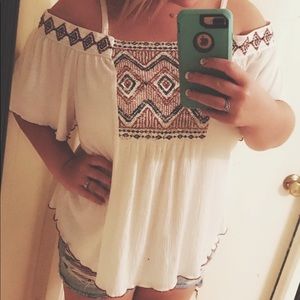Cold shoulder adorable top. Plus size!
